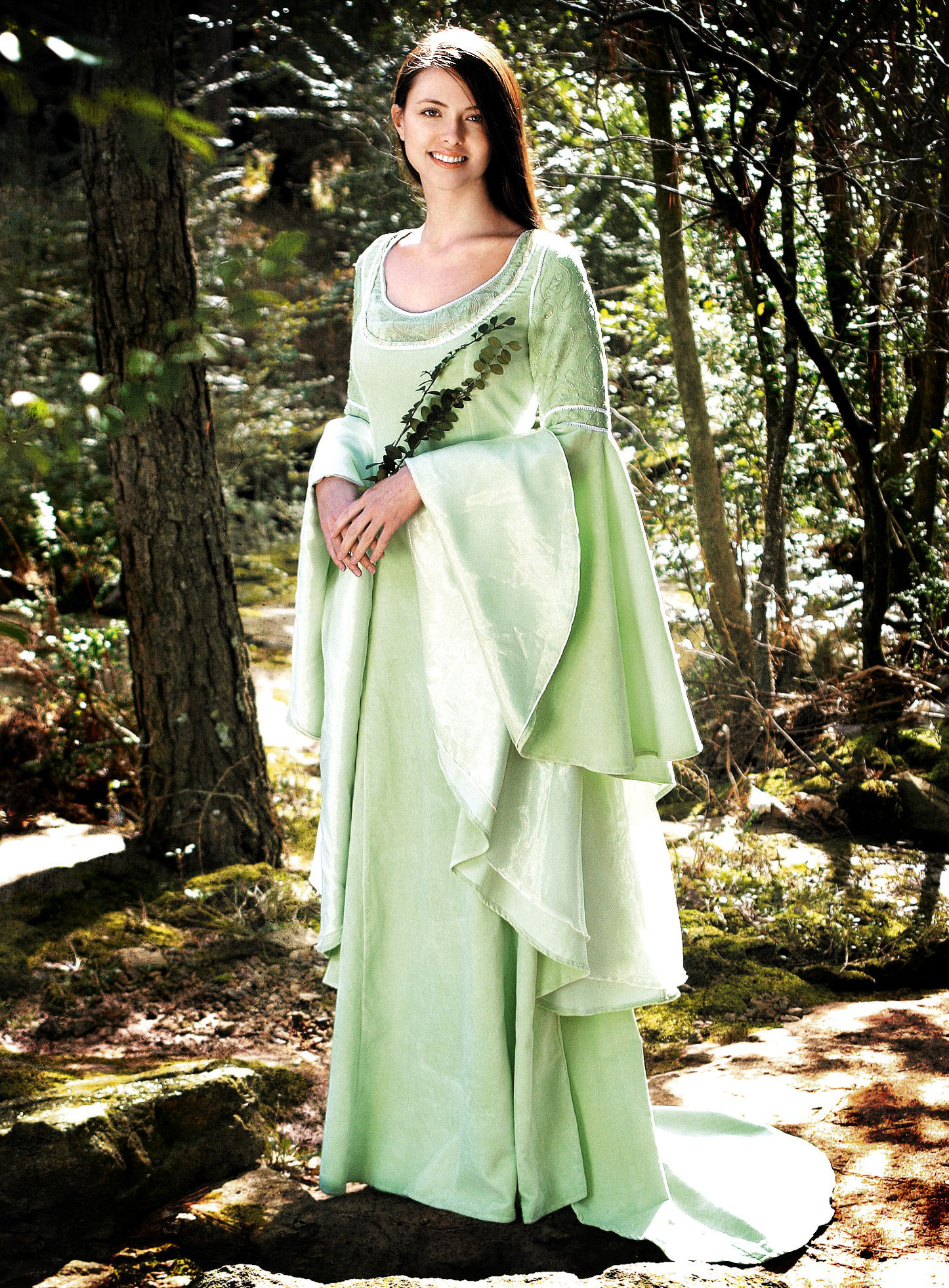 Grünes Kleid mit Schleppe 