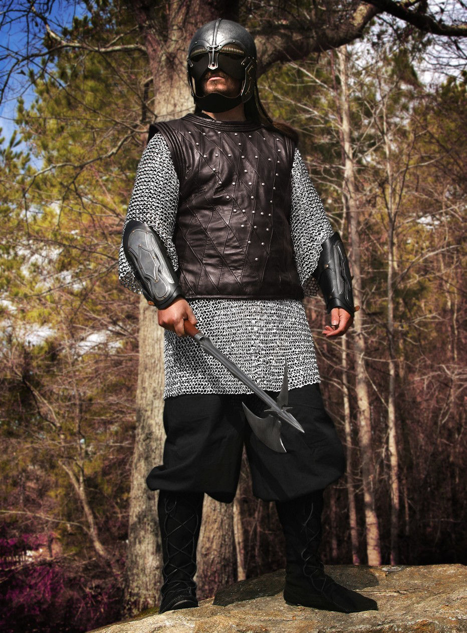 Dunkelbraunes Lederwams mit Nieten