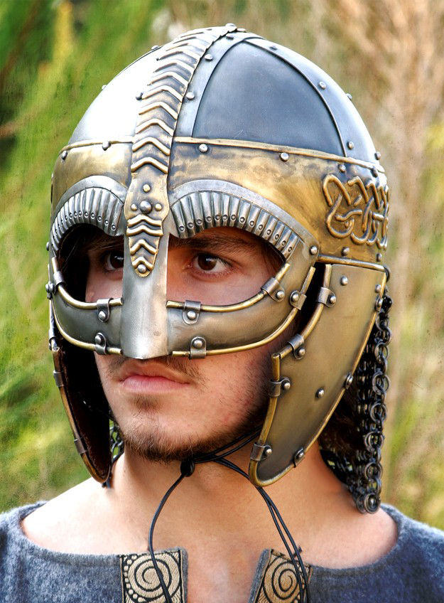 Wikingerhelm mit Nasenberge und Wangenklappen 