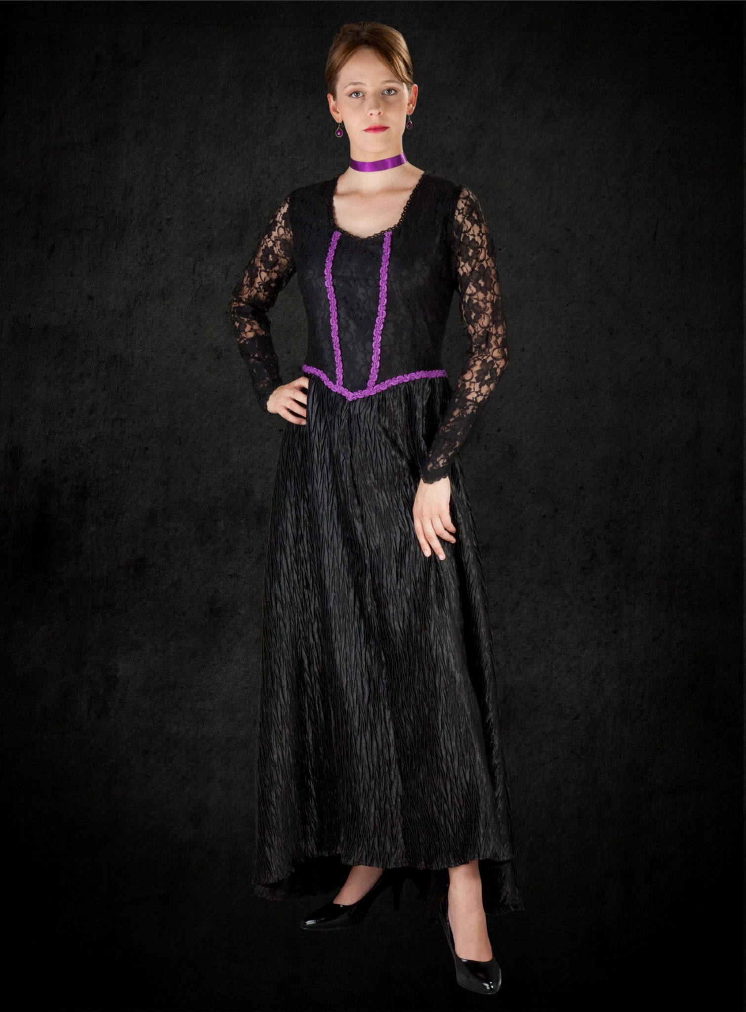 Schwarzes Spitzenkleid 