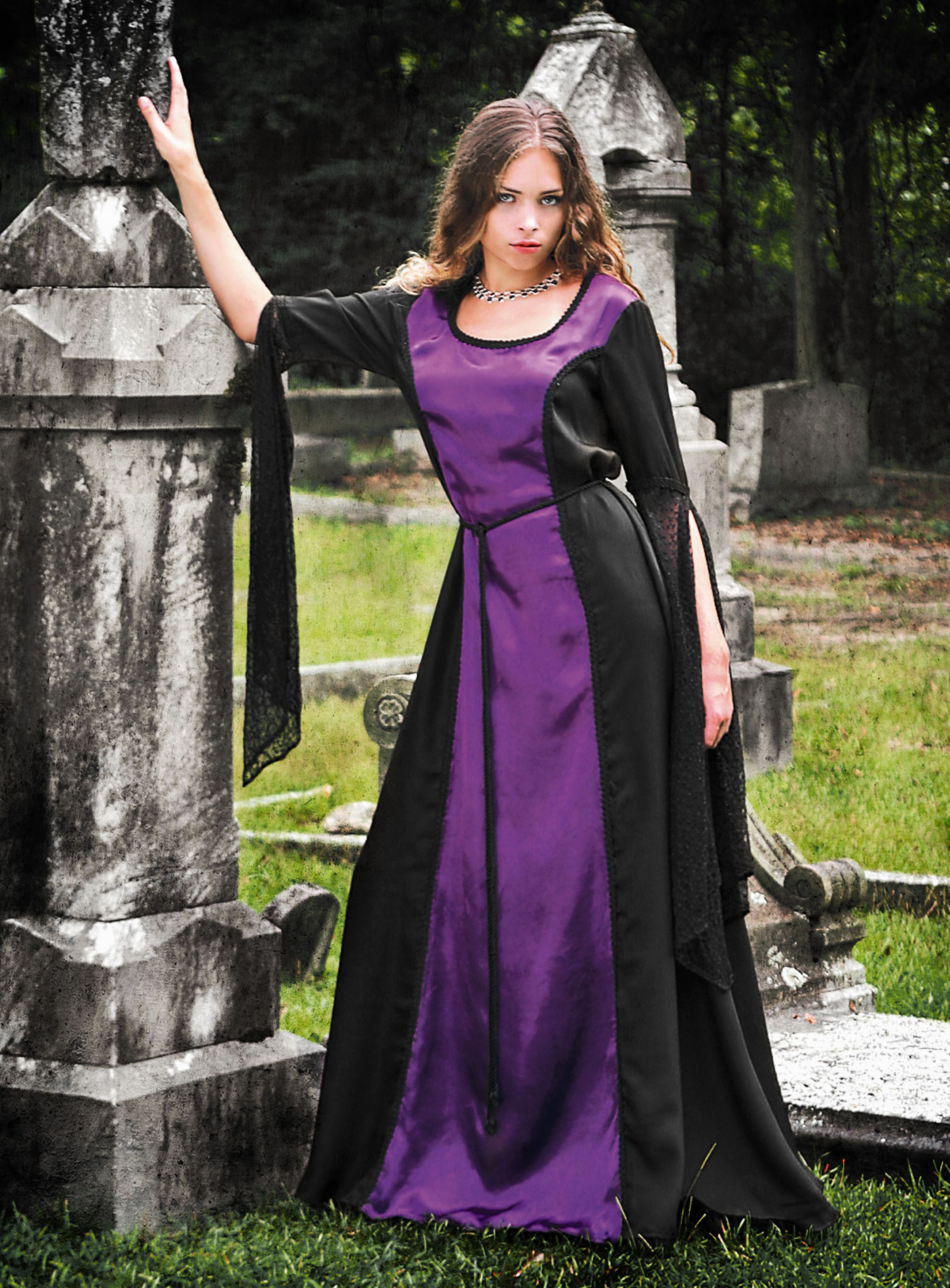 Schwarz-violettes Kleid 