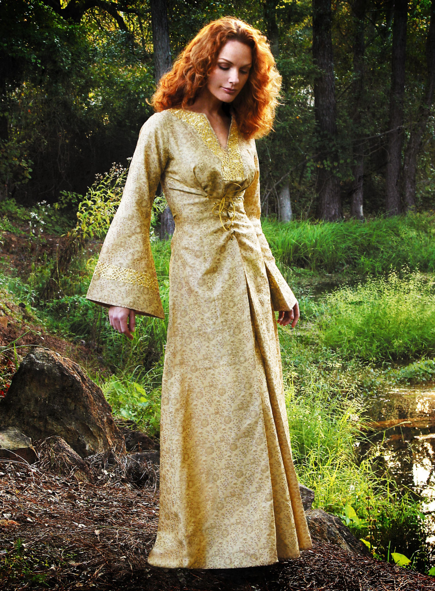 Goldfarbenes Kleid 