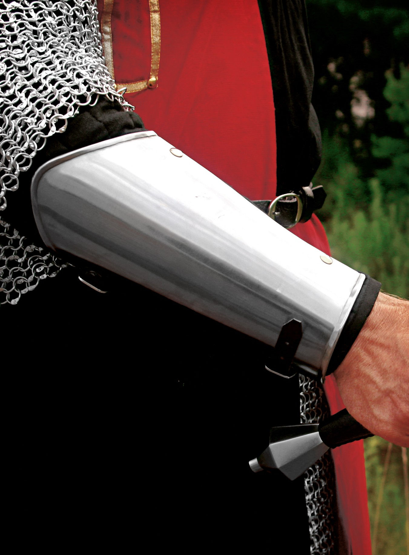 Armschienen mit Metallbeschlägen 
