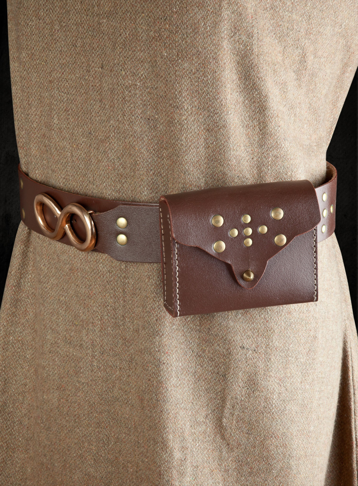 Brauner Ledergürtel mit Gürteltasche 