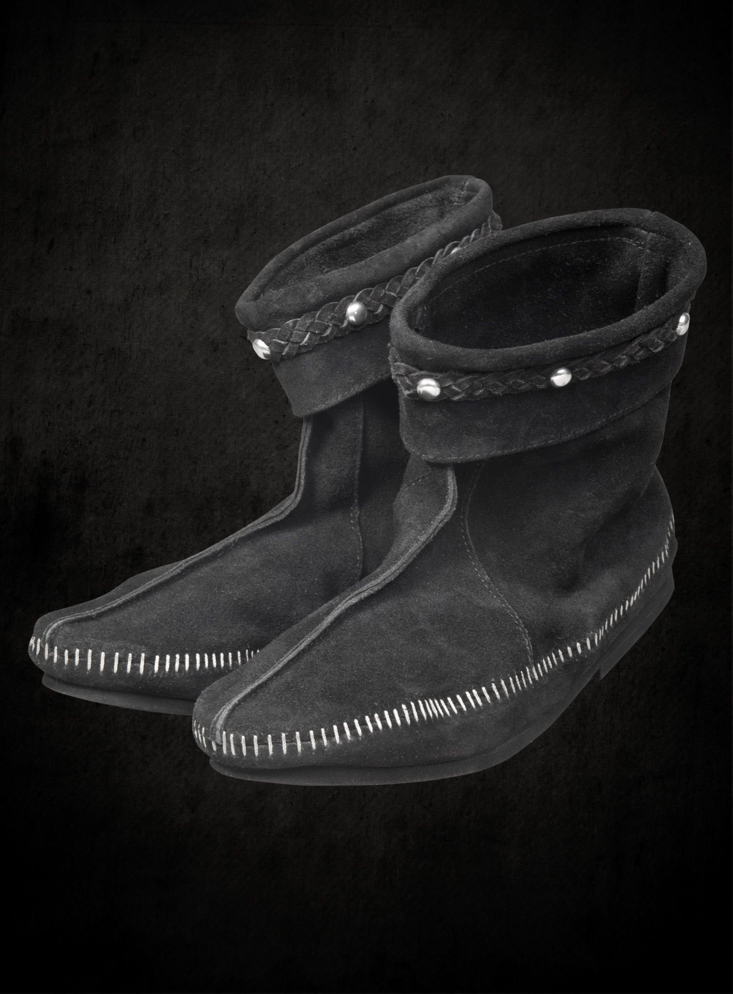 Schwarze Raulederschuhe mit geflochtenem Zierband 