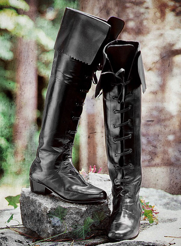 Kniehohe Schnürstiefel aus Leder 