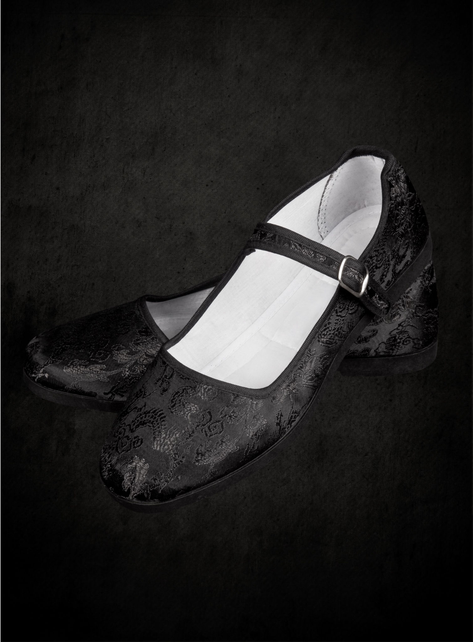 nike black cloth shoes