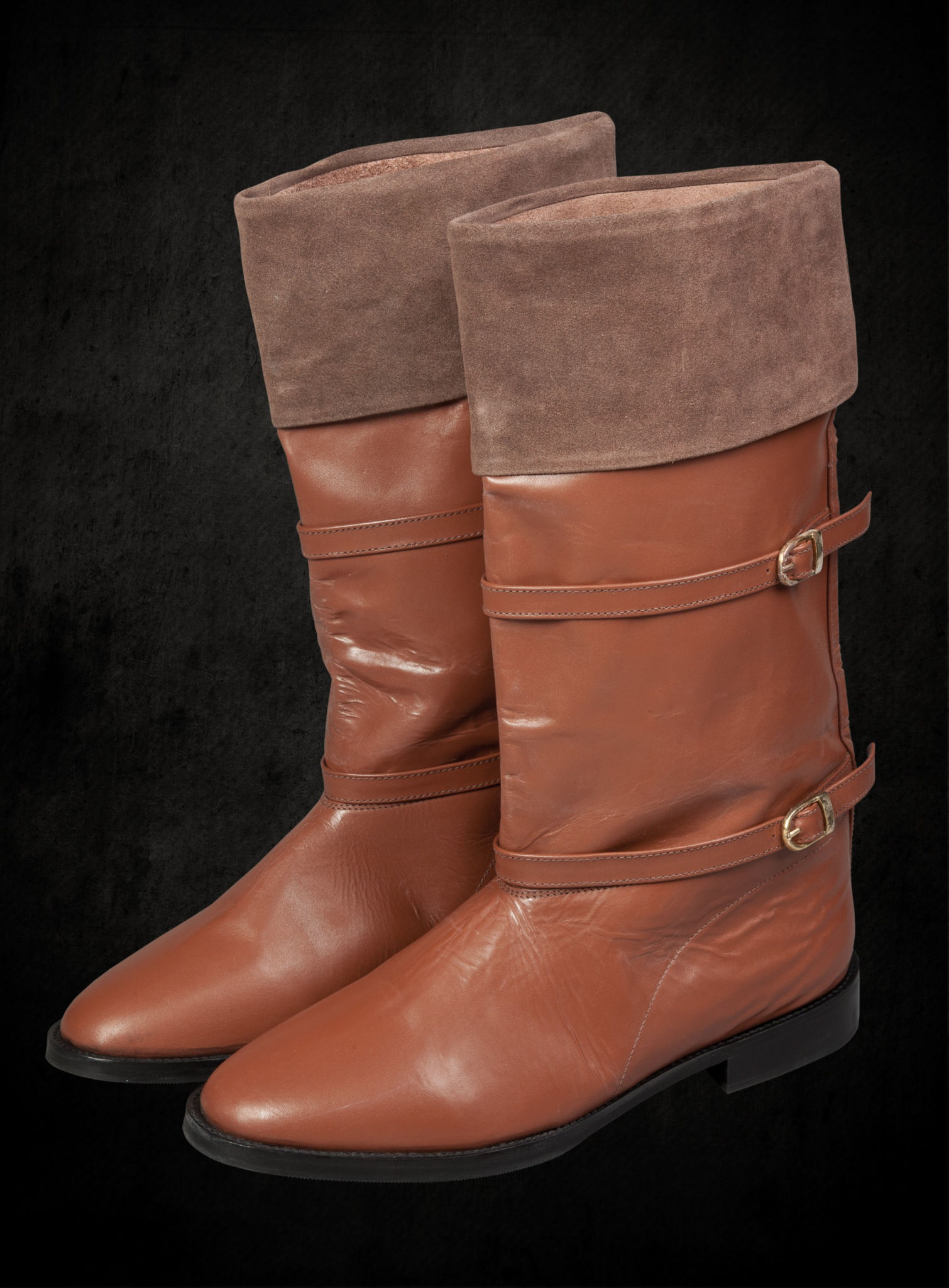 Braune Stulpenstiefel mit Schnallen 
