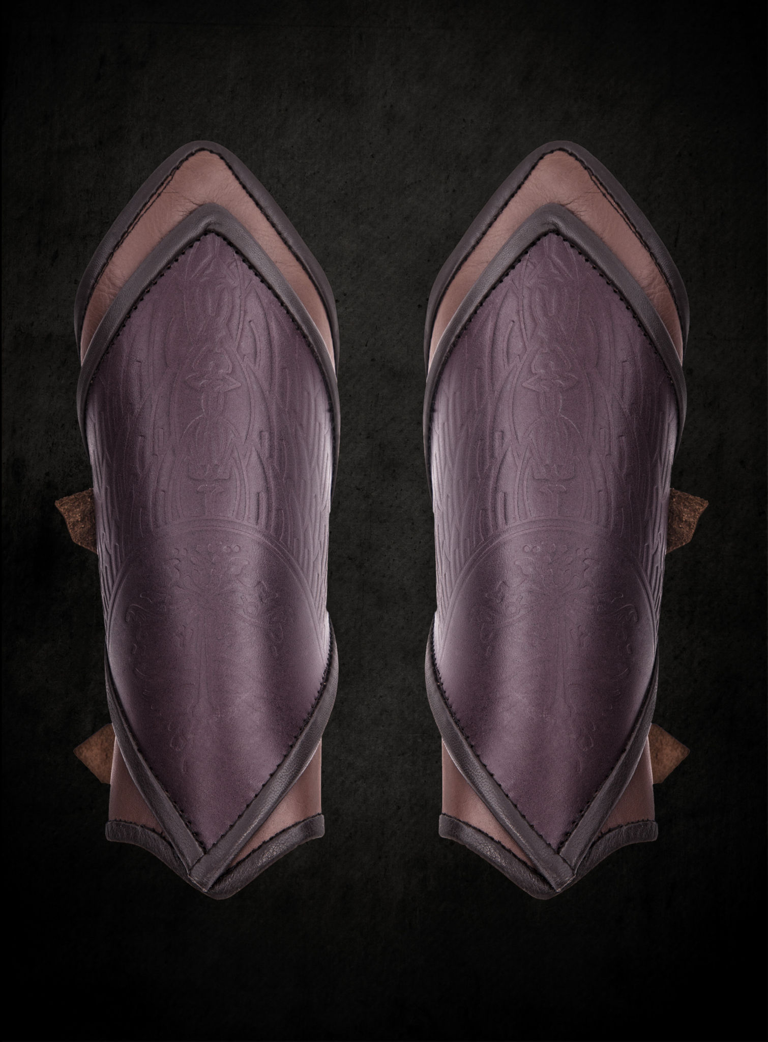 Rautenförmige Armschienen aus braunem Leder - Rüstungsteil aus echtem Leder